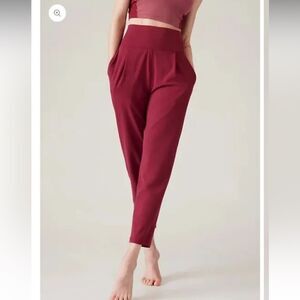 NWT New ATHLETA Elation Pant Dressy Jogger Wine Dark Red Coffeeberry Medium